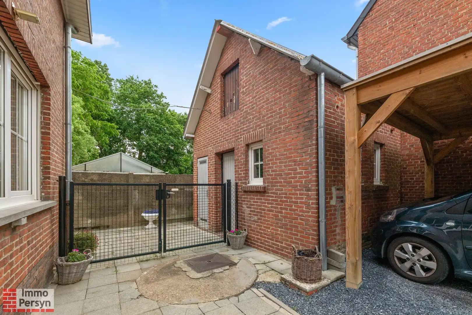 Charmante, gerenoveerde woning met carport en tuin foto 23