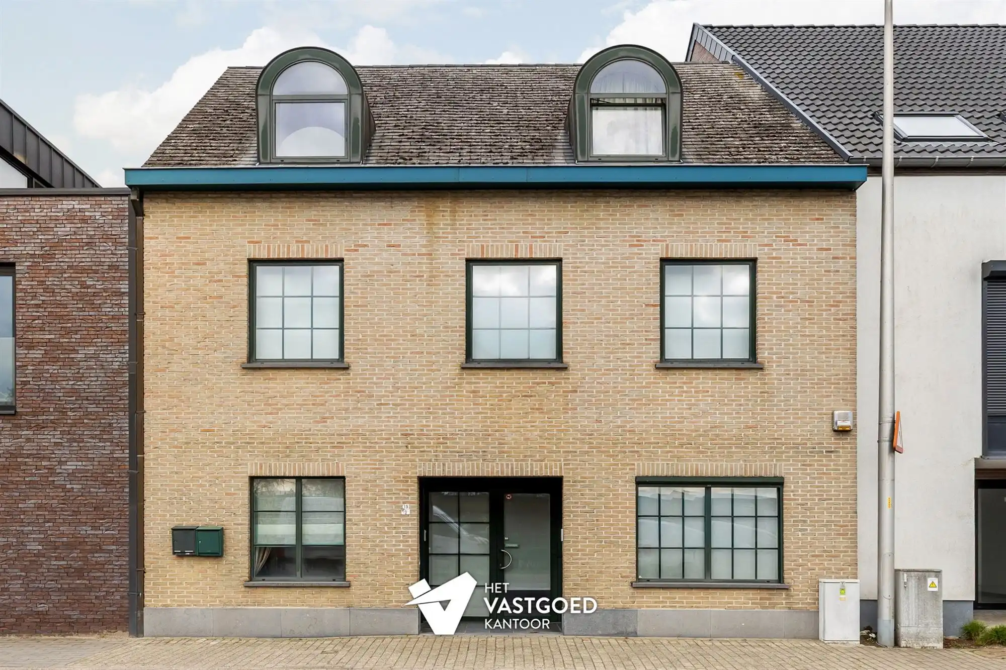 PERFECT ONDERHOUDEN GELIJKVLOERS APPARTEMENT (135M²) MET 2 SLAAPKAMERS + DRESSING EN TERRAS TE LAAKDAL foto 2