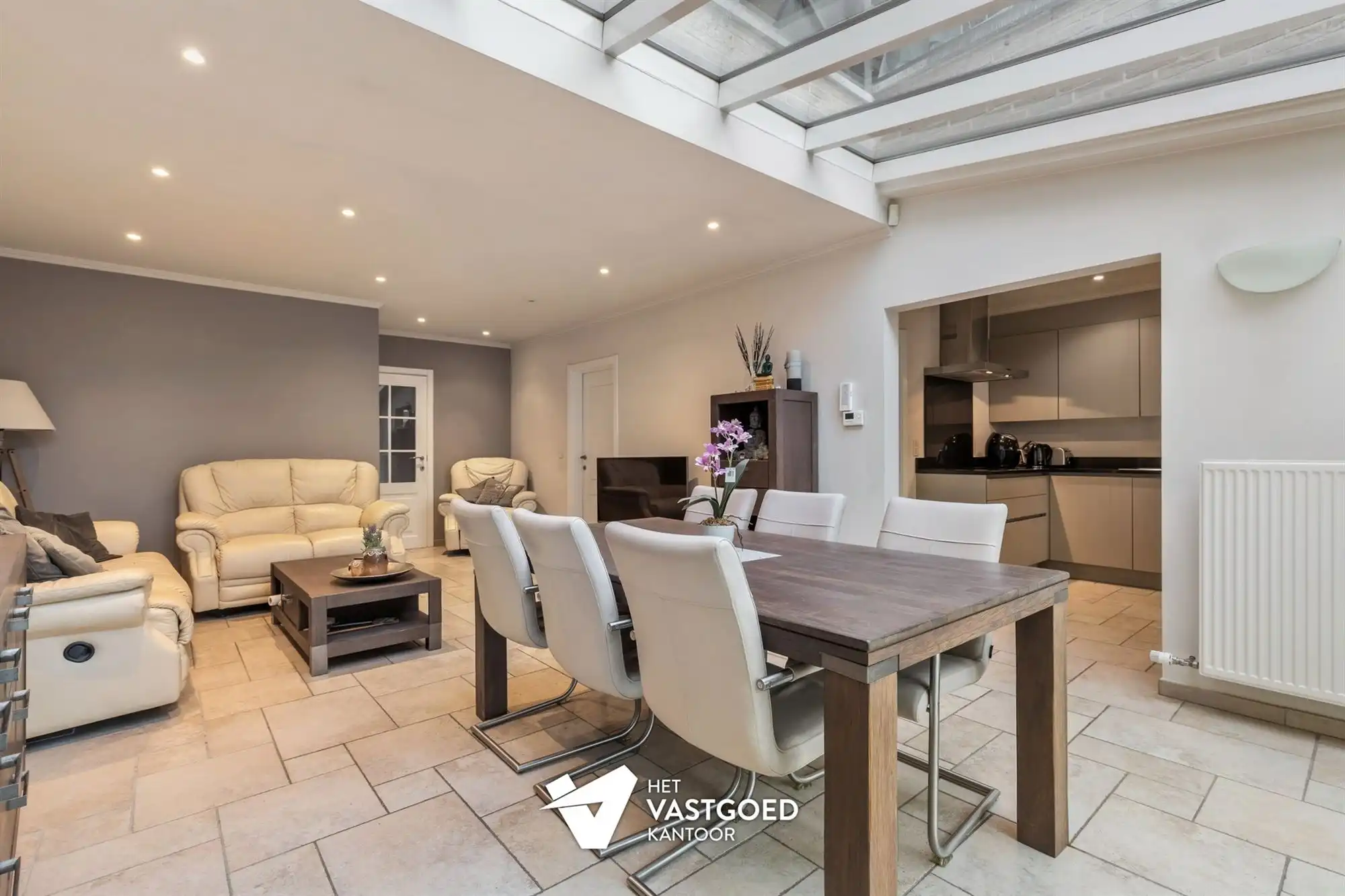PERFECT ONDERHOUDEN GELIJKVLOERS APPARTEMENT (135M²) MET 2 SLAAPKAMERS + DRESSING EN TERRAS TE LAAKDAL foto 2