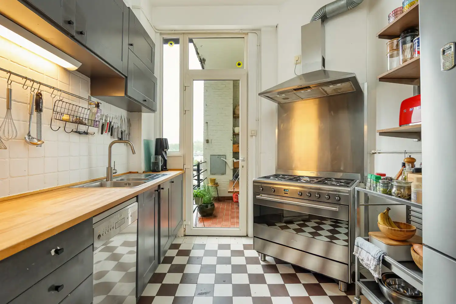 Ruim en lichtrijk art-decoappartement met terras, vlakbij Te Boelaerpark – Berchem foto 11