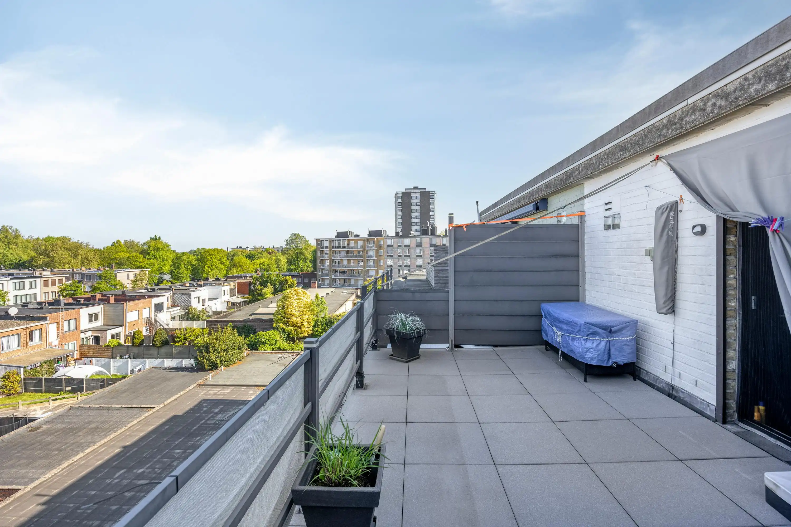 Lichtrijk dakappartement met terras te koop in Merksem foto 12