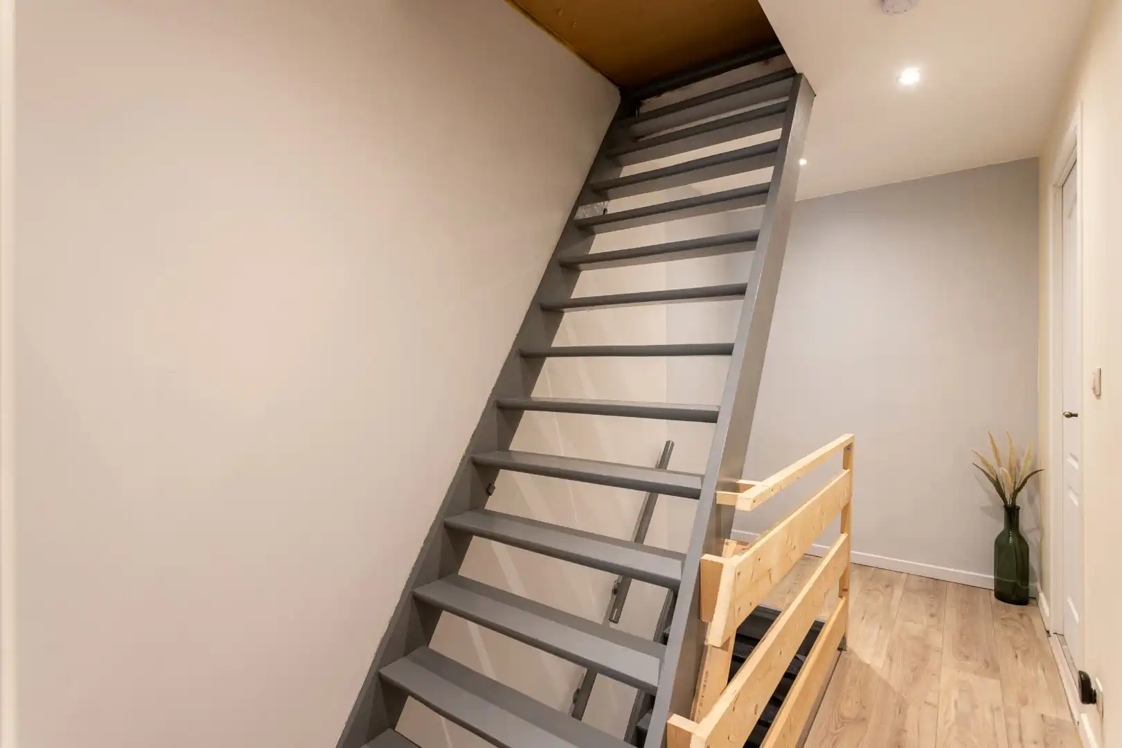 Instapklare woning met tuin te Sint-Pieters-Leeuw foto 14
