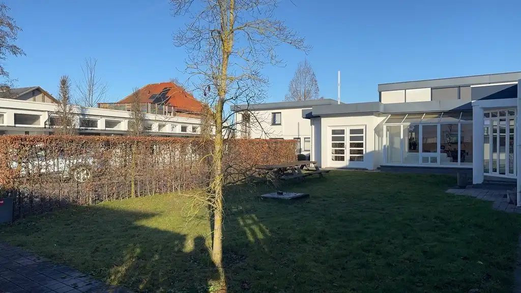 Instapklaar kantoor te huur vlakbij R4 en E40 in Drongen foto 17