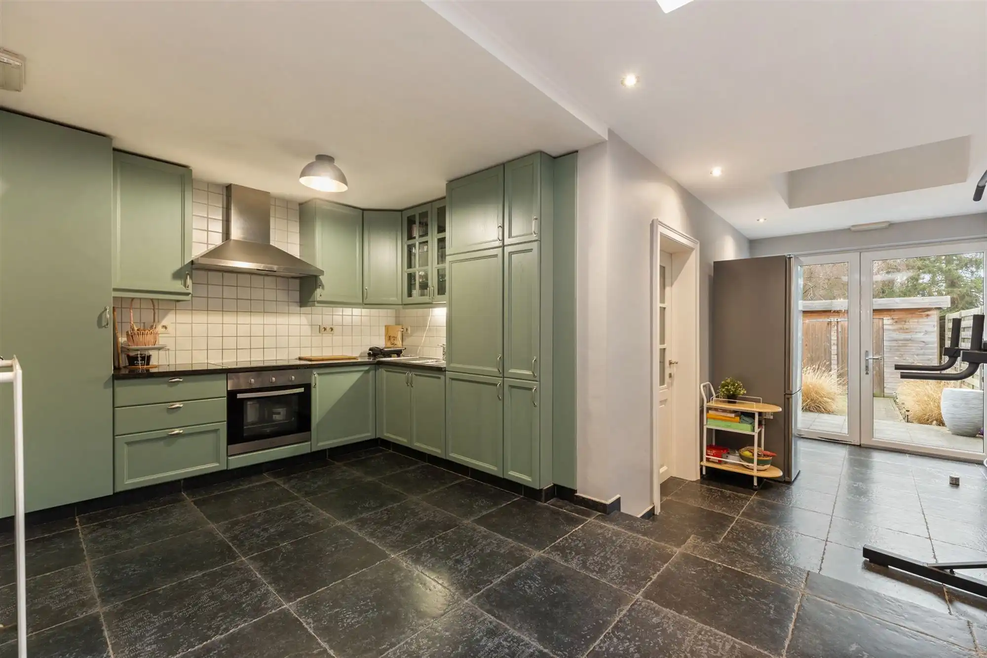 KNAP GERENOVEERDE WONING (175M²) MET 4 SLAAPKAMERS EN LEUKE STADSTUIN TE HASSELT foto 11