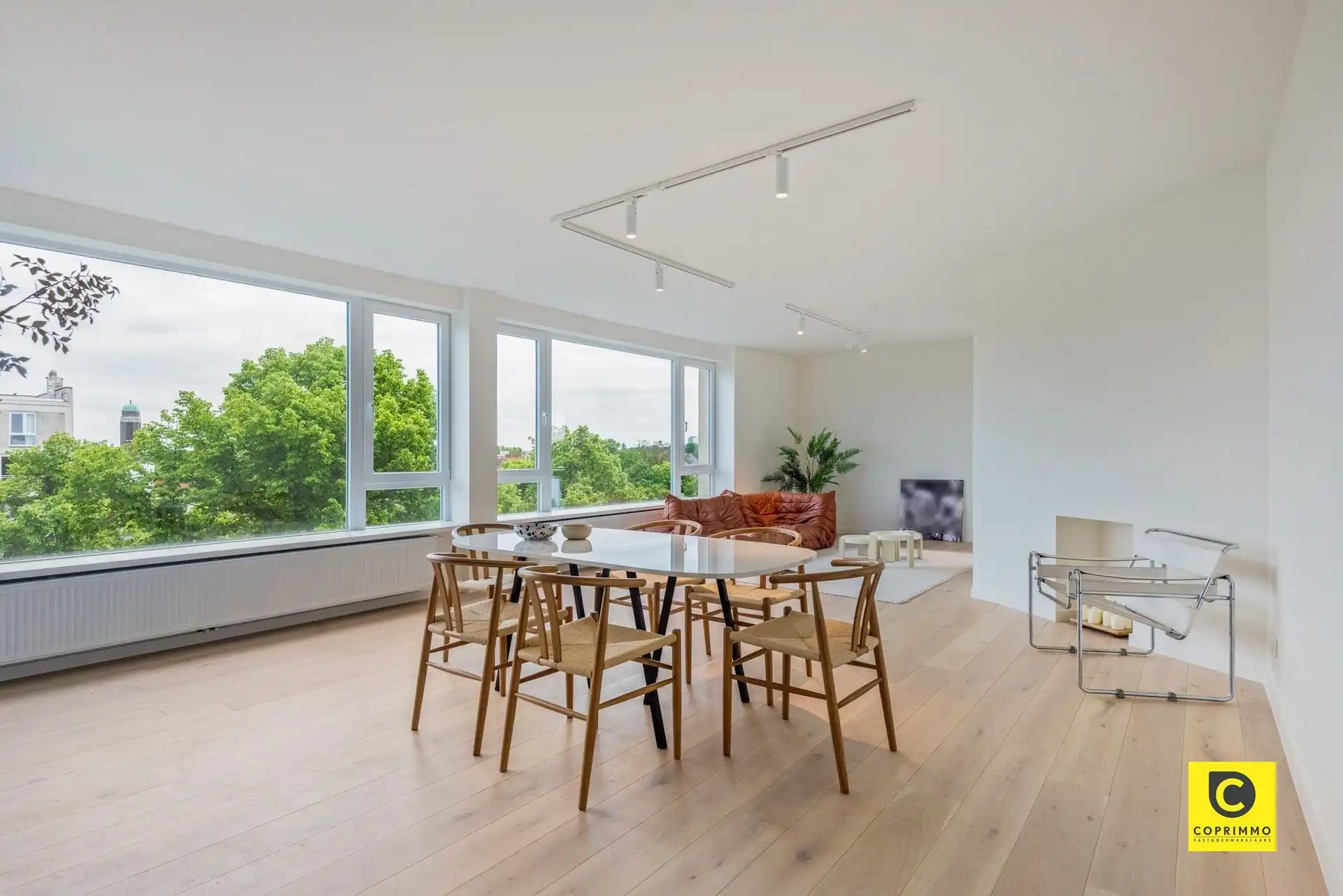 Prachtig gerenoveerd 3 slaapkamer appartement op toplocatie! foto {{pictureIndex}}