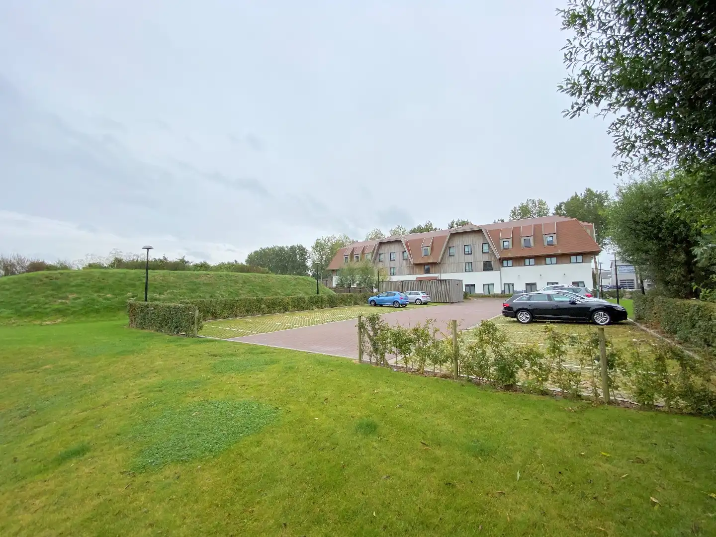 Hotelkamer nabij nieuwe golf foto {{pictureIndex}}