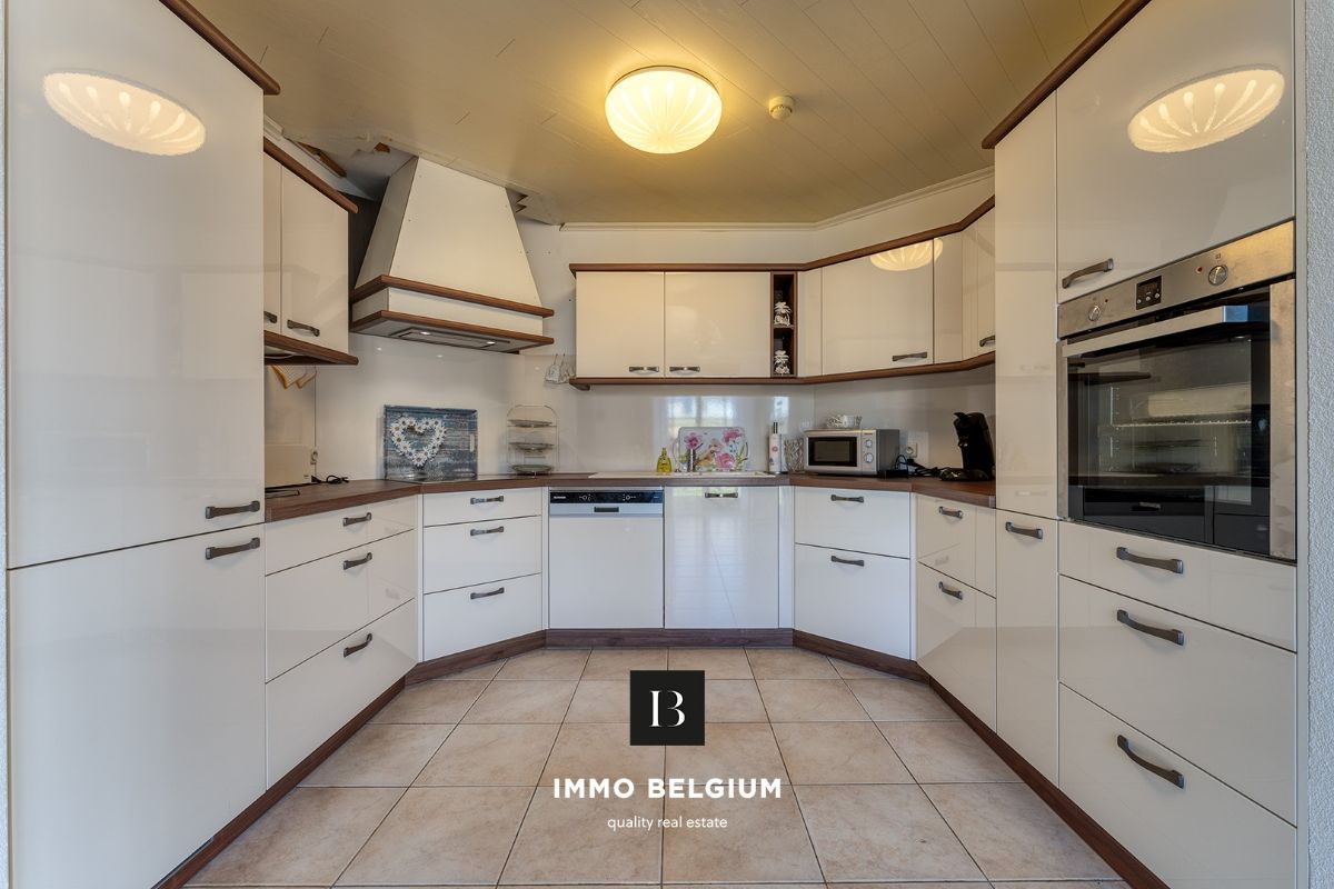 Ruime villa met 5 slaapkamers nabij het centrum foto 6