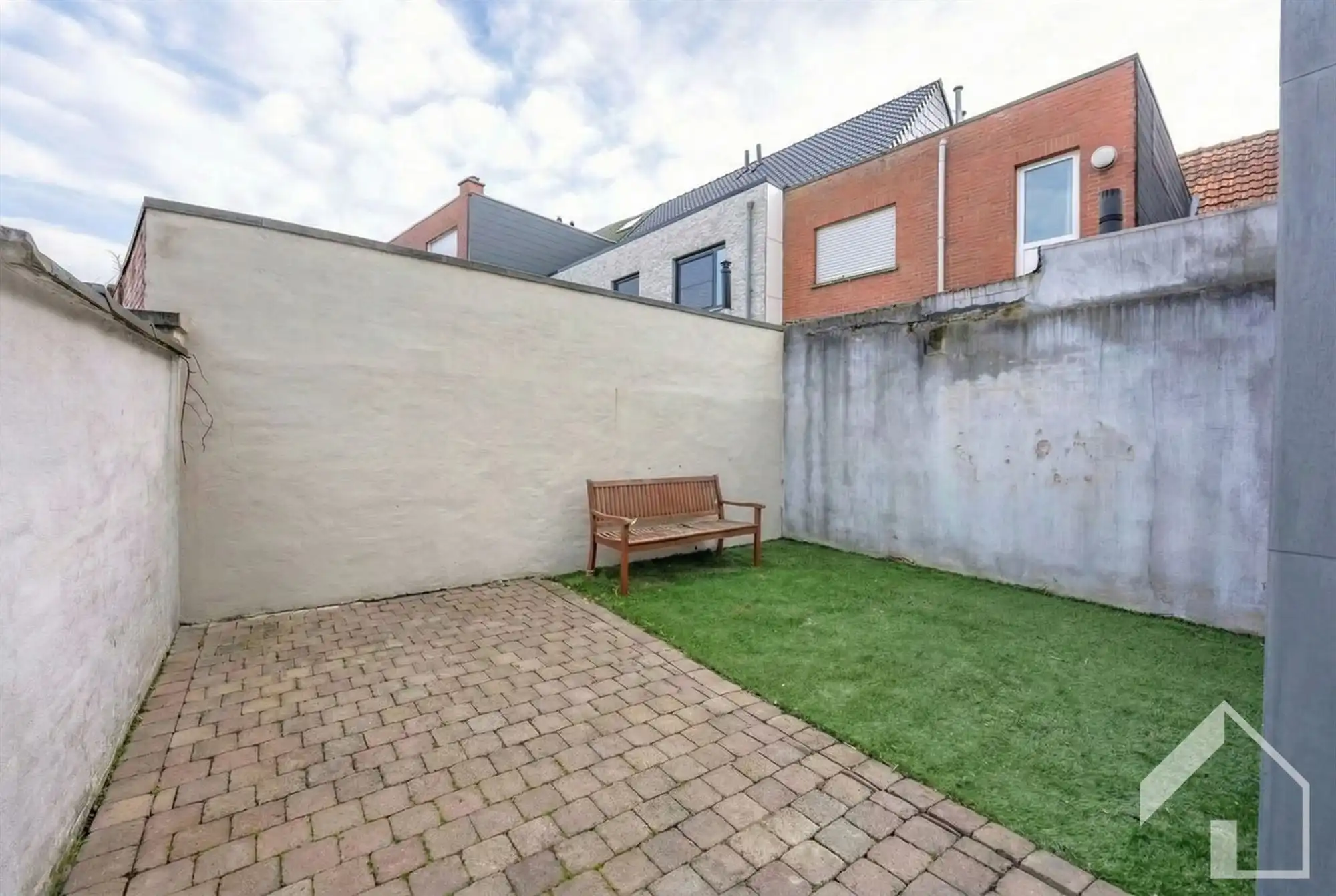 Ruime woning met 4 slaapkamers in rustige straat foto 13