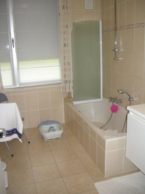 Ruim appartement met 2 slaapkamers gelegen op het gelijkvloers. foto 8