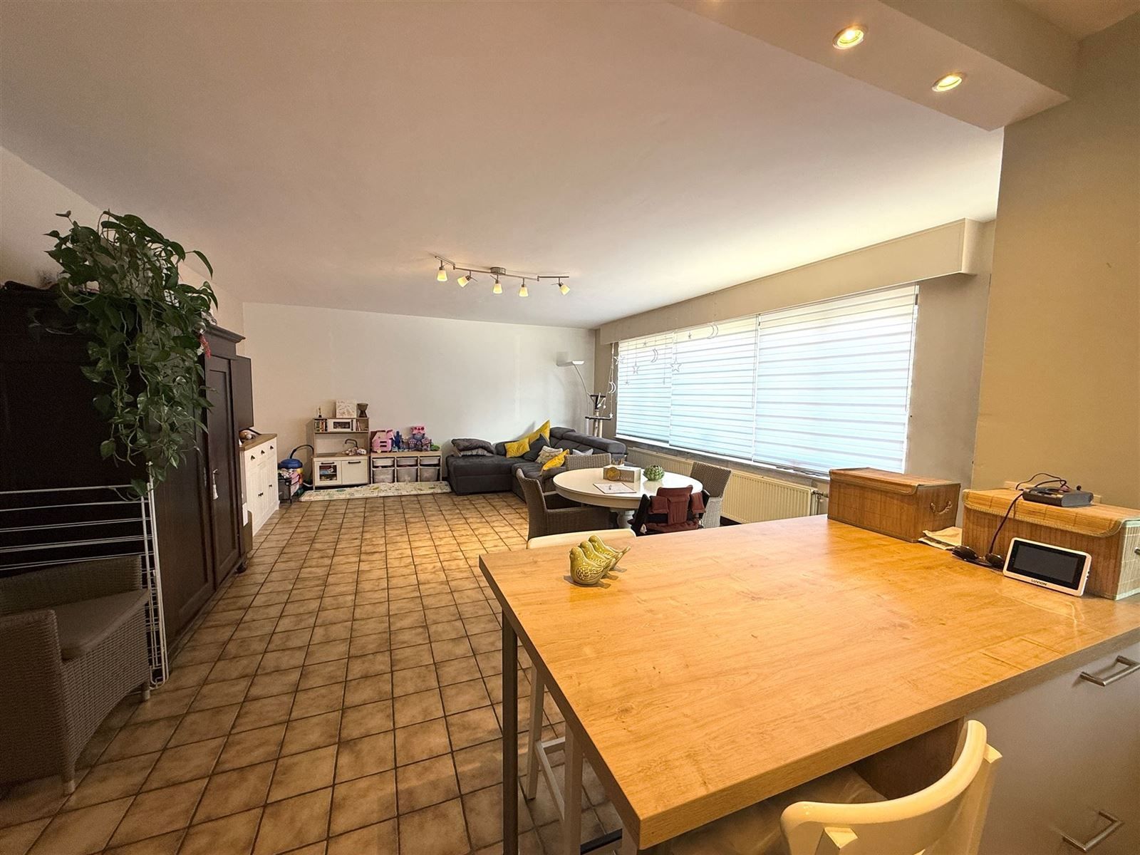 Gelijkvloersappartement met 2 slaapkamers, terras en garagebox foto 4