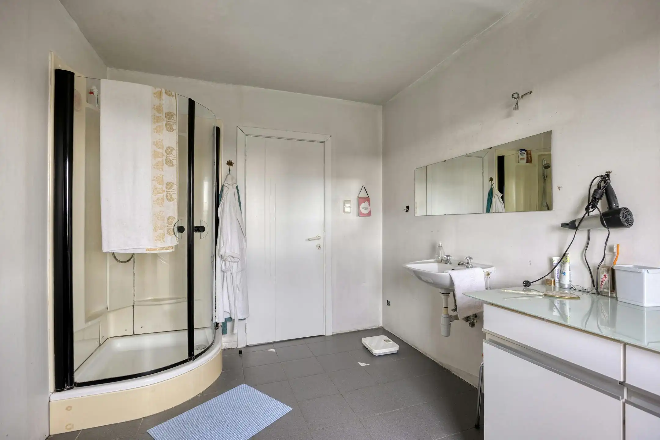 Ruime woning met tuin en handelsruimte of kantoor op glvl foto 13