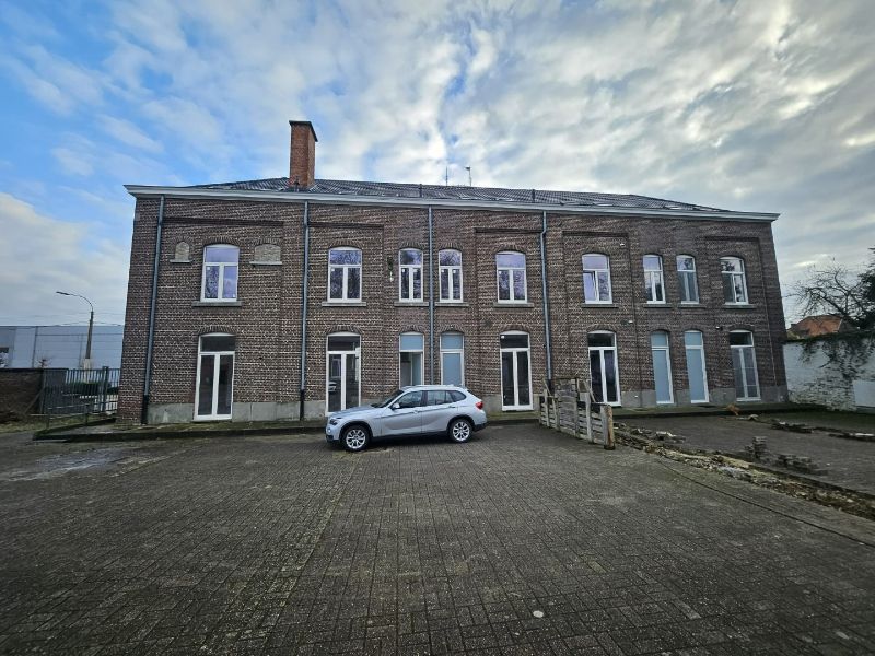 3 gerenoveerde woningen in halfopen en gesloten bebouwing. foto 2