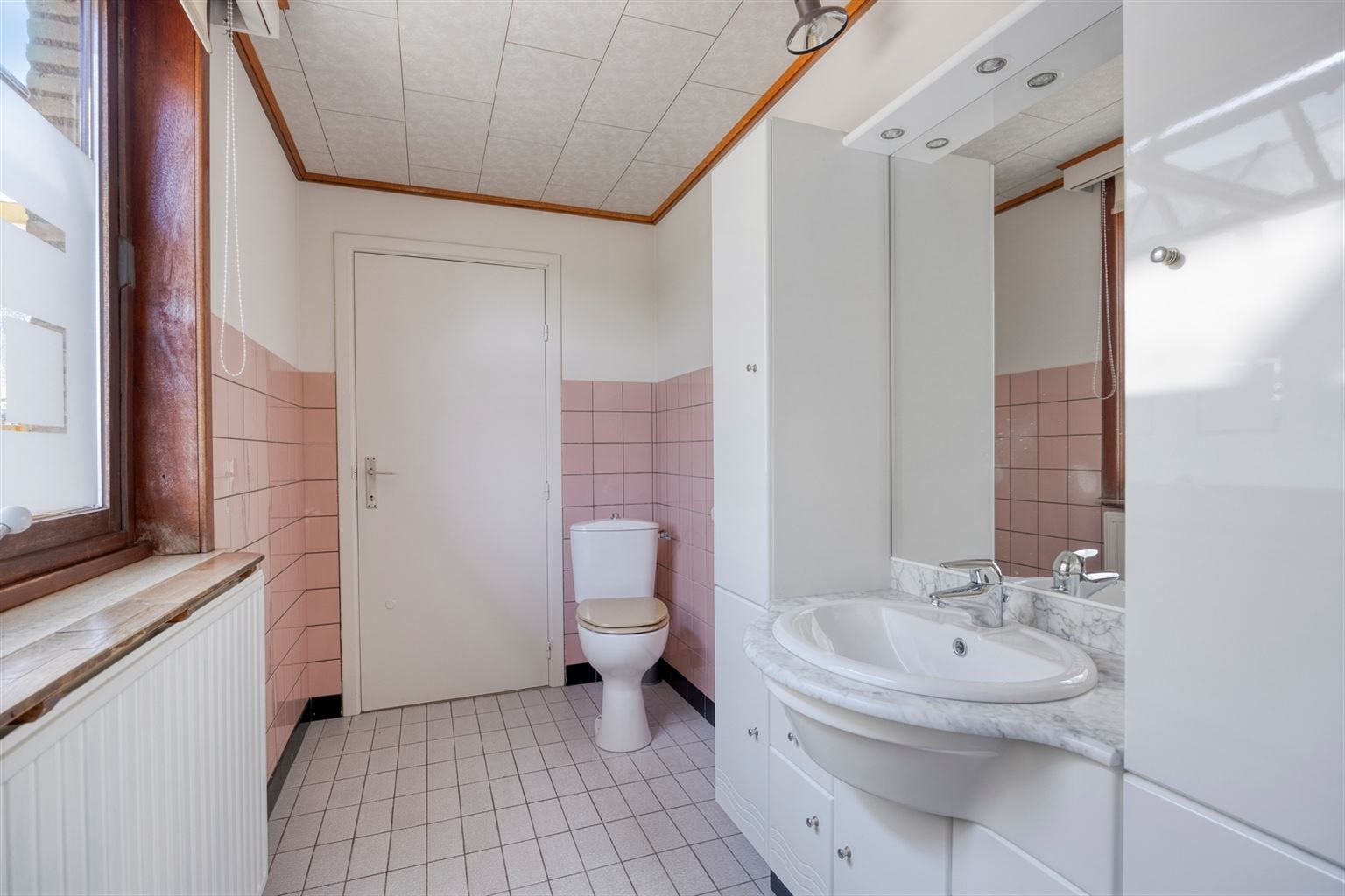 Vrijstaande woning met 4 slaapkamers, ruime tuin en garage op een riant perceel van 9a99ca, rustig gelegen nabij het centrum van Maaseik.  foto 14