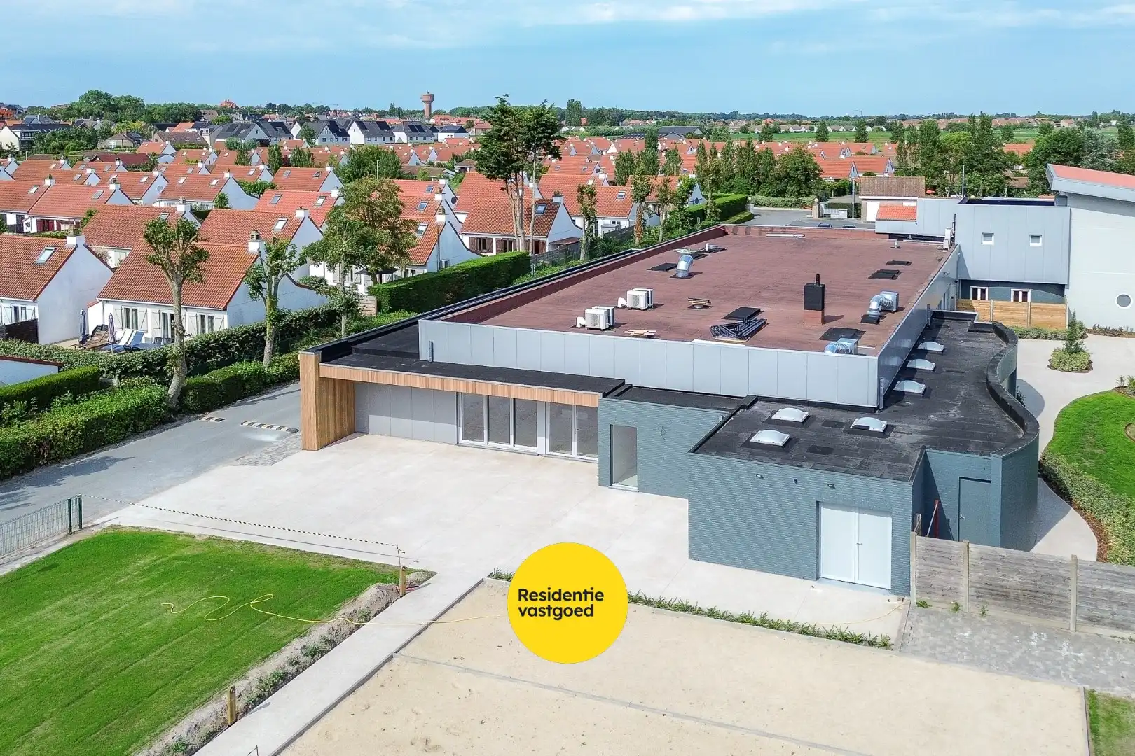 Unieke opportuniteit: horecazaak met 3 padelterreinen, terrassen en tuin te huur! foto 5