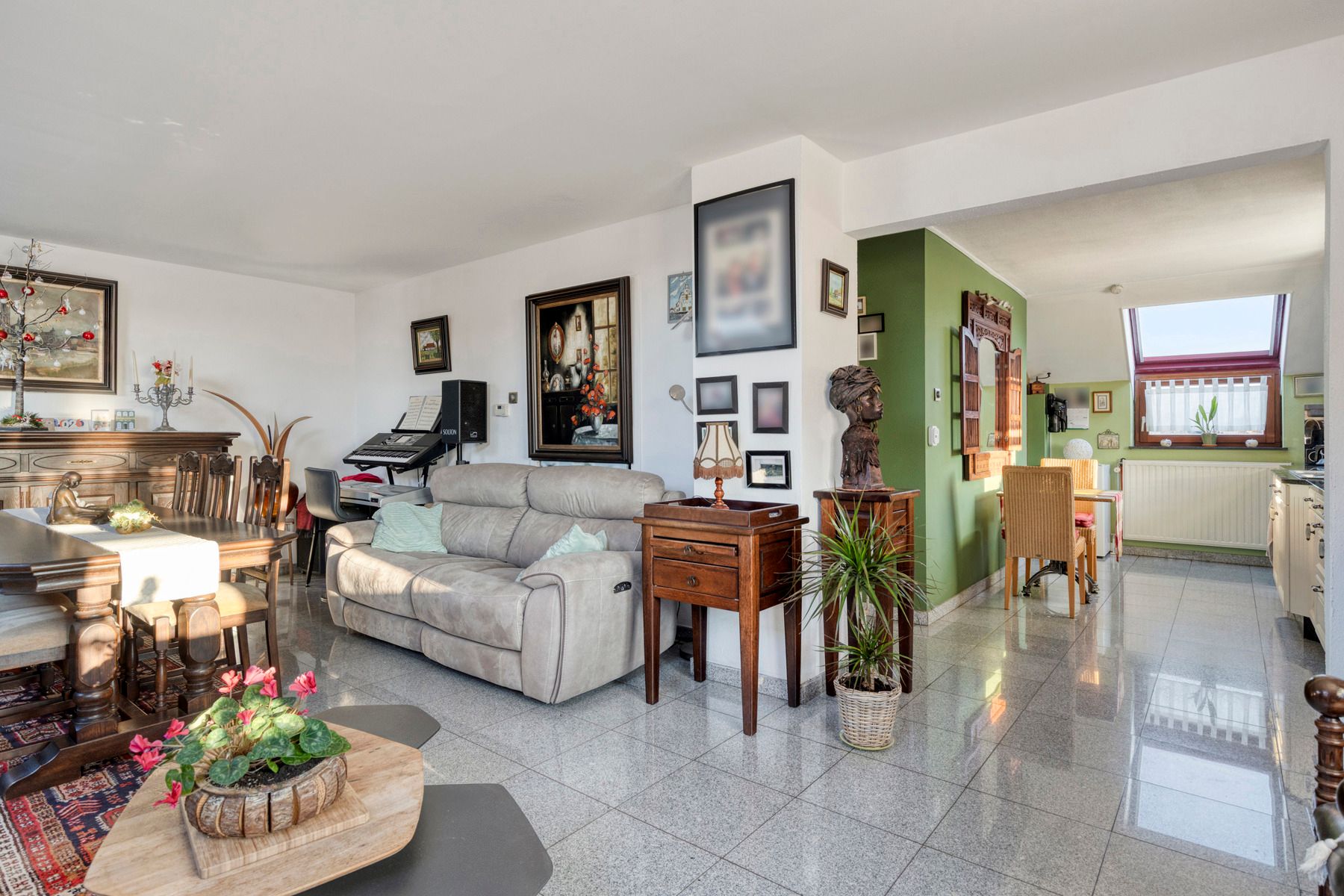 Prachtig alleenstaand 2-slaapkamer appartement met carport. foto 18