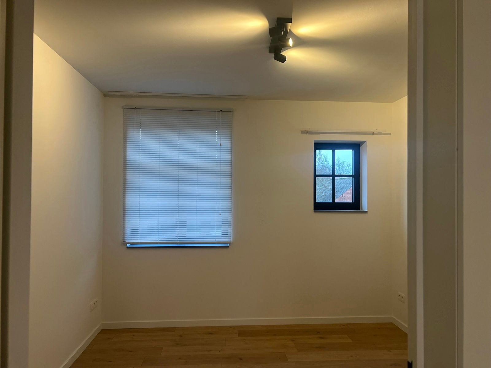 Instapklare nieuwbouwwoning met tuin en carport foto 14