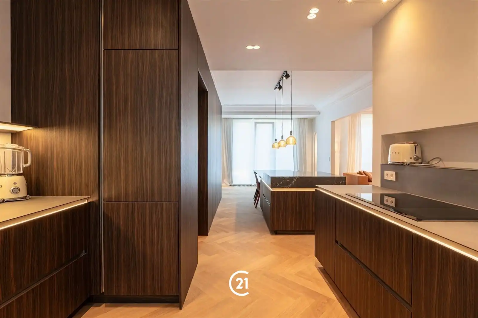CAMBRE – Uitzonderlijk luxueus gelijkvloersappartement met tuin tegenover Ter Kamerenbos

  foto 2