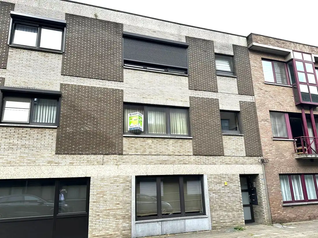Appartement op de eerste verdieping in het centrum van Paal foto {{pictureIndex}}