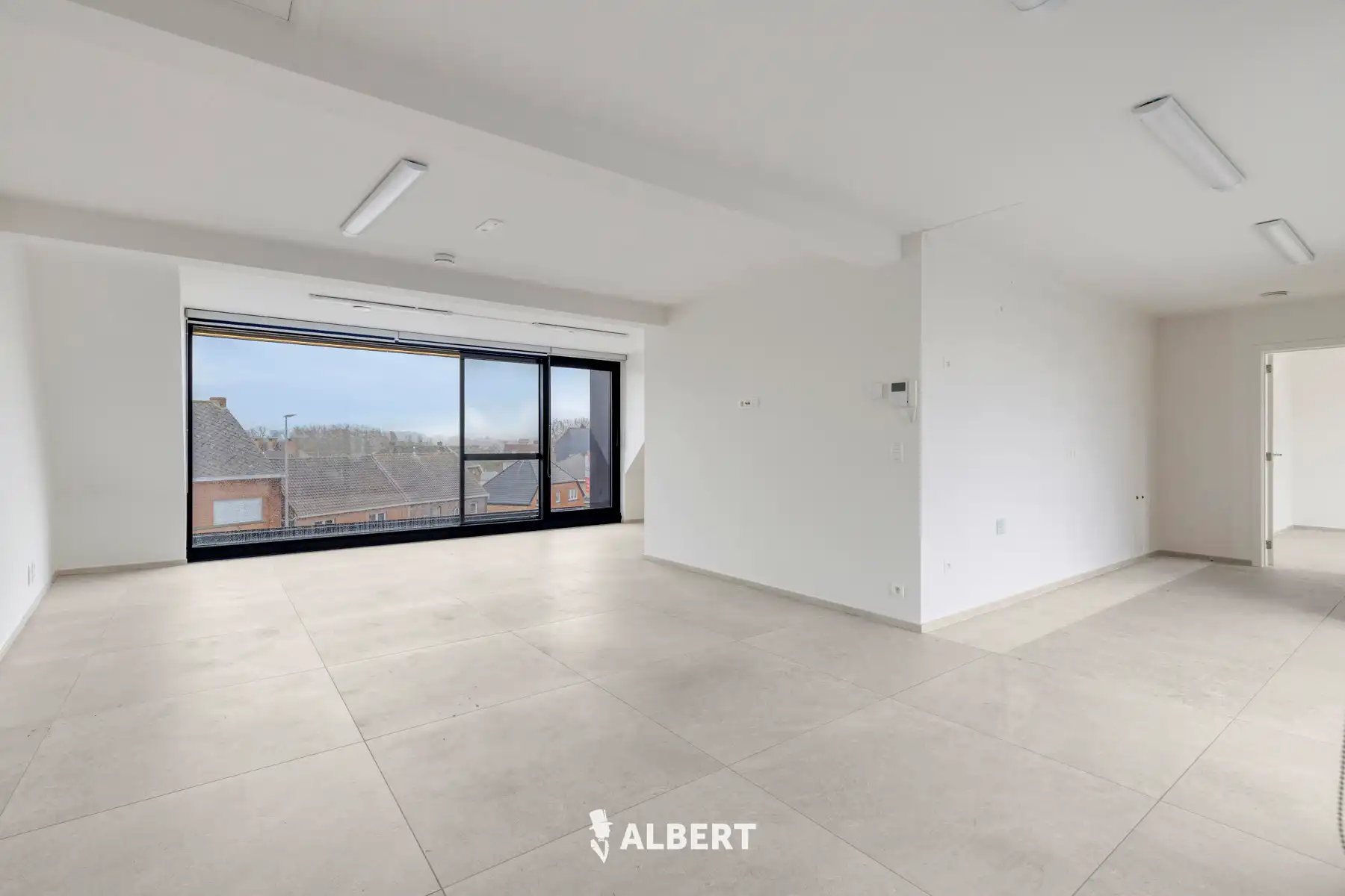 Centraal gelegen lichtrijk appartement met 2 terrassen foto 4