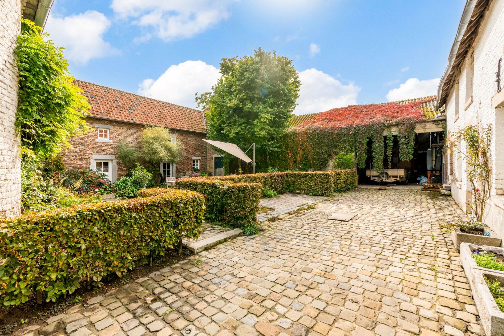 Unieke gerestaureerde hoeve met gastenkamers te Tongeren foto 3