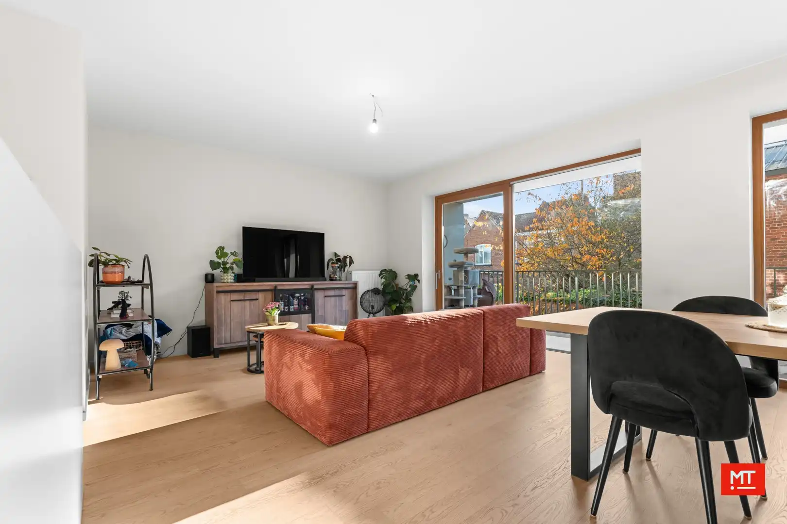 Recent appartement met 2 slaapkamers en ondergrondse parkeerplaats te koop in hartje Ieper foto 5