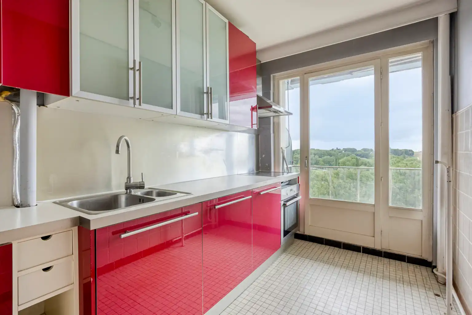 Lichtrijk appartement met open zicht, op te frissen foto 7