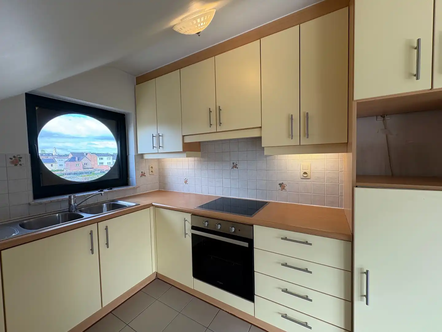 Gunstig gelegen, lichtrijk appartement foto 9