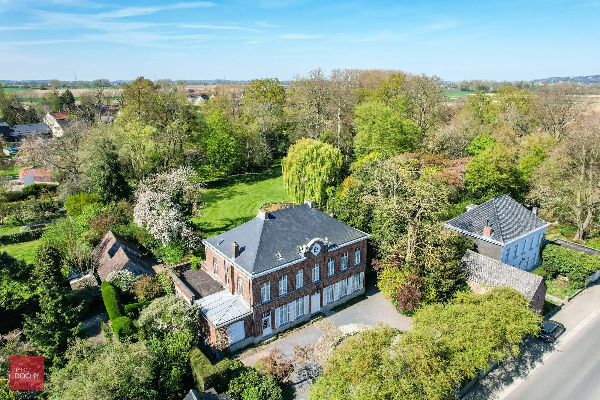 Hoofdfoto van de publicatie: Zeer goed onderhouden manoir met een  unieke parktuin
