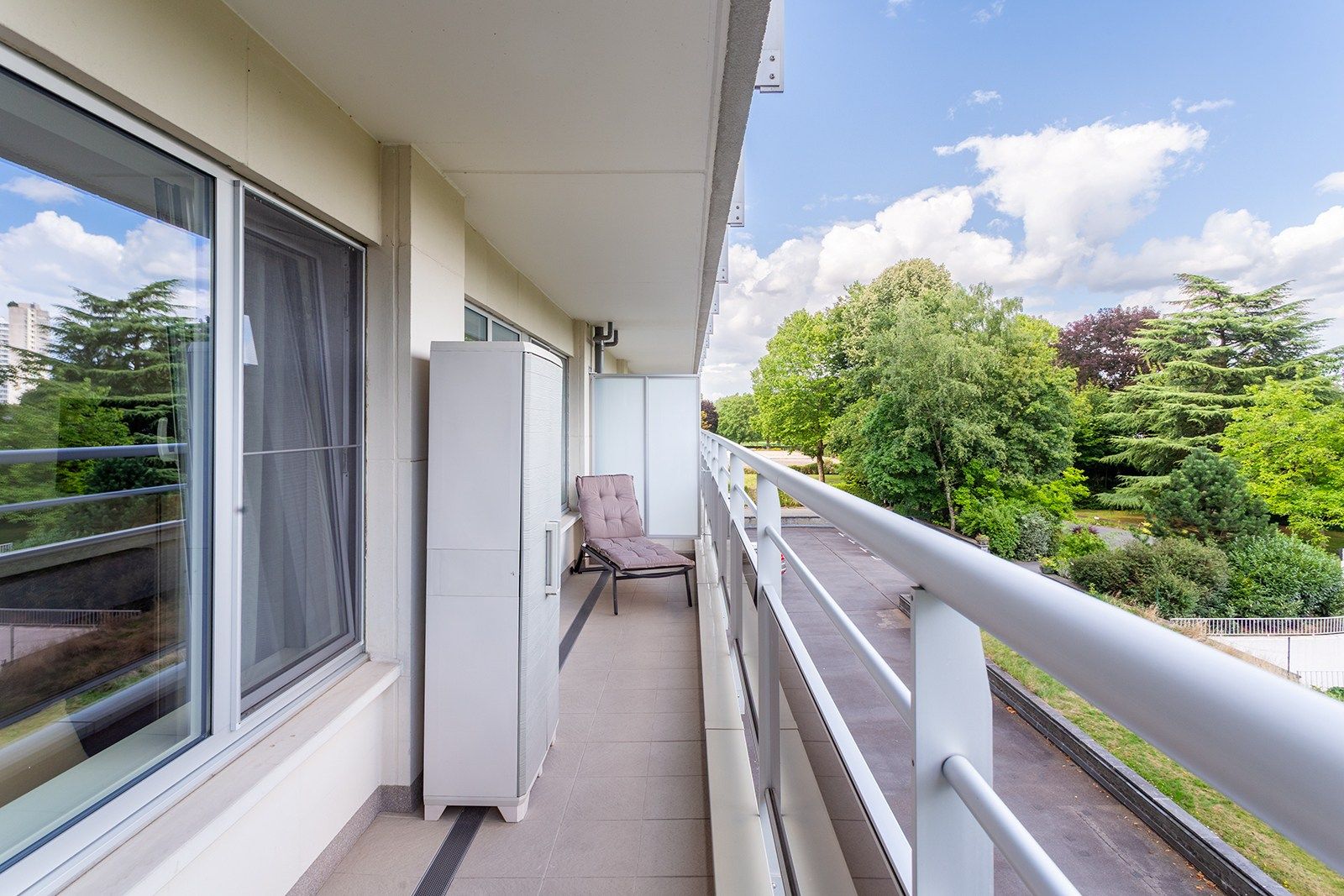 Gerenoveerd appartement met 2 terrassen foto 20