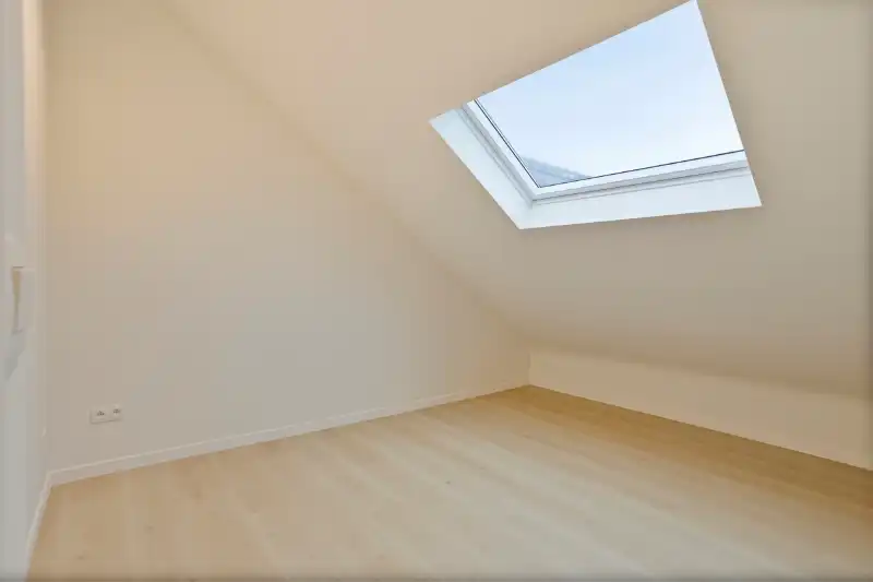 Verscholen achter een charmante groene gevel: prachtig gerenoveerde woning met 3 slaapkamers foto 15
