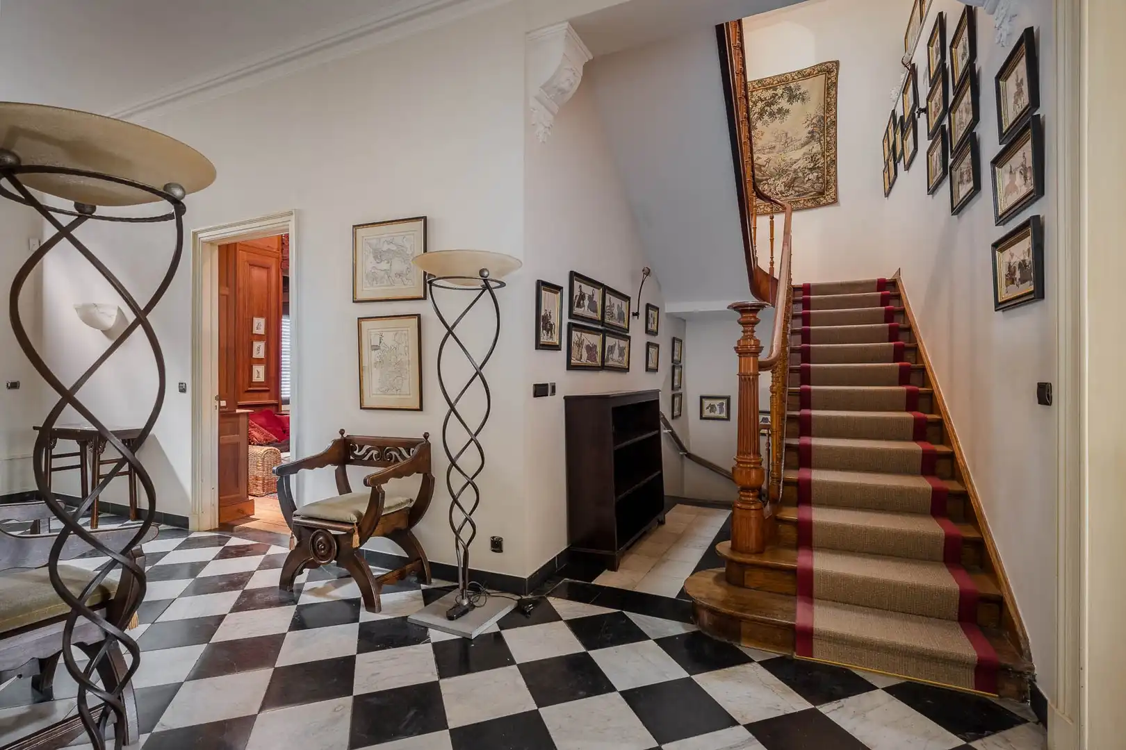 Monumentaal gerestaureerd herenhuis aan de Brugse Reien foto 17
