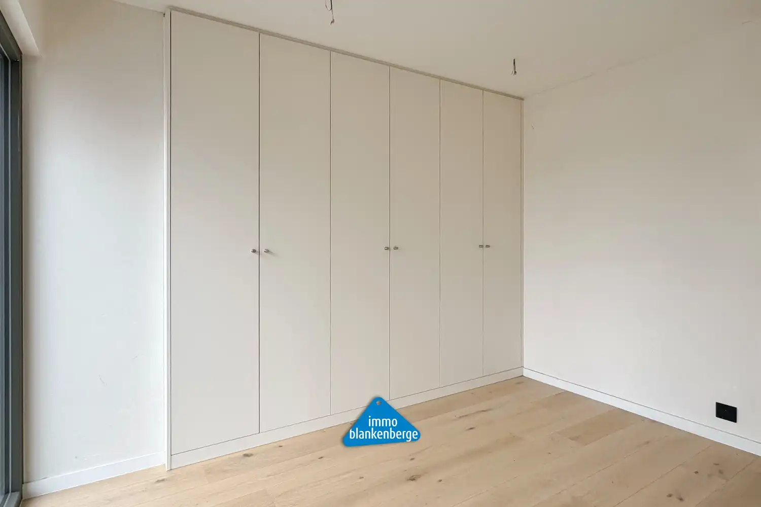 Modern nieuwbouwappartement met 1 slaapkamer met zonnig terras foto 12