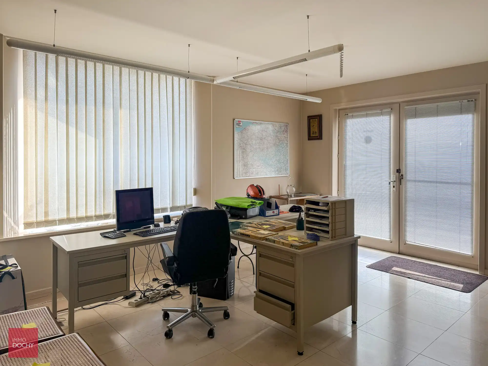 Villa met magazijn te huur – uitstekende ligging foto 14