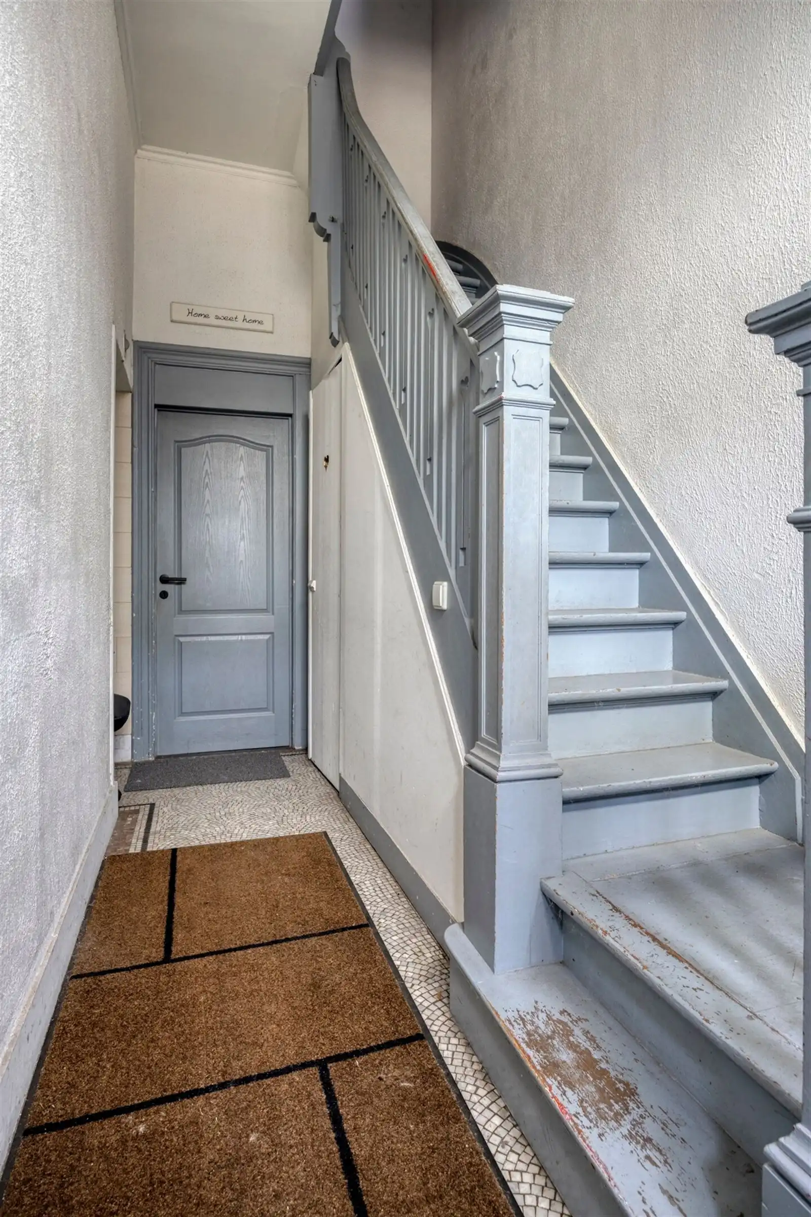 Te renoveren karakterwoning op strategische ligging in Mortsel foto 2