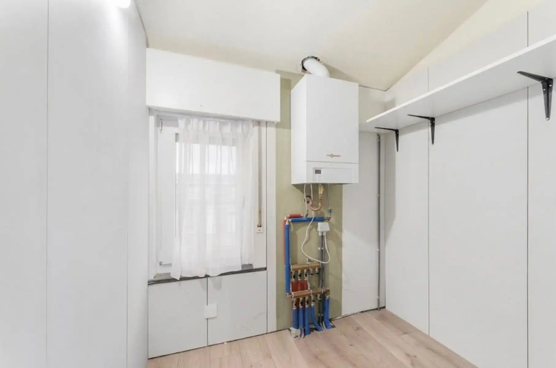 Rustig gelegen woning met garage en tuin foto 18