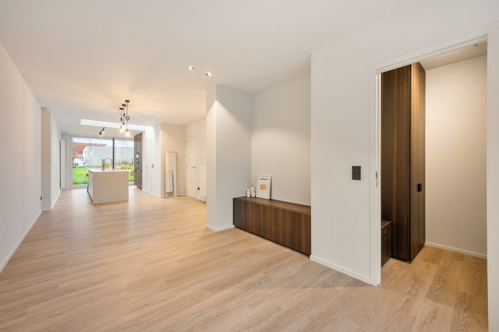 Instapklare halfopen woning met 3 slaapkamers en zuidgerichte tuin in Ledegem foto 2