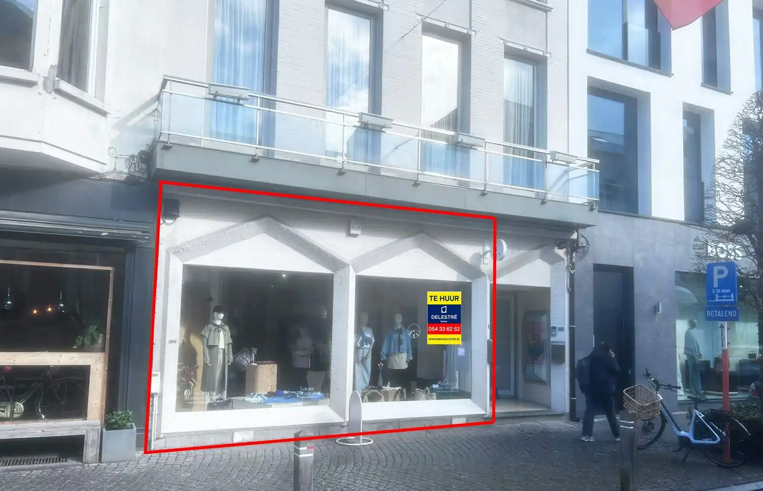 TE HUUR – HANDELSGELIJKVLOERS OP TOPLOCATIE IN MECHELEN foto {{pictureIndex}}