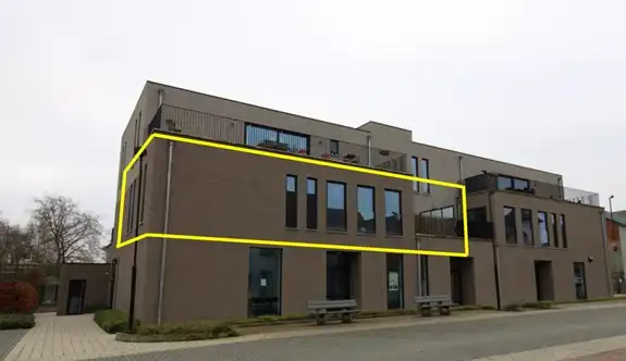Prachtig appartement gelegen op de 1ste V met ondergrondse autostaanplaats en 2 fietsenstallingen.  foto {{pictureIndex}}