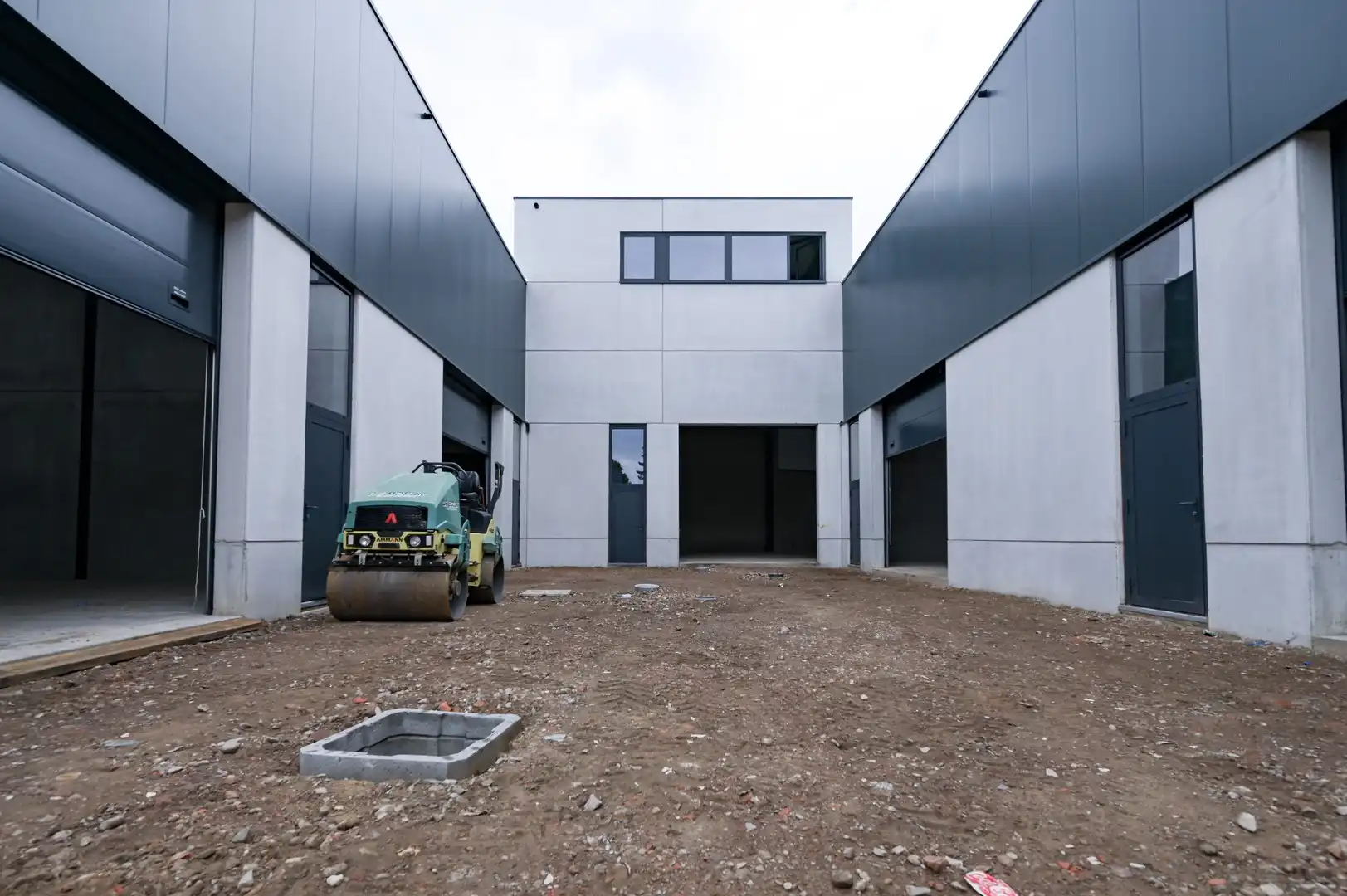Casco KMO-unit met kantoor, autostaanplaats op toplocatie foto 2