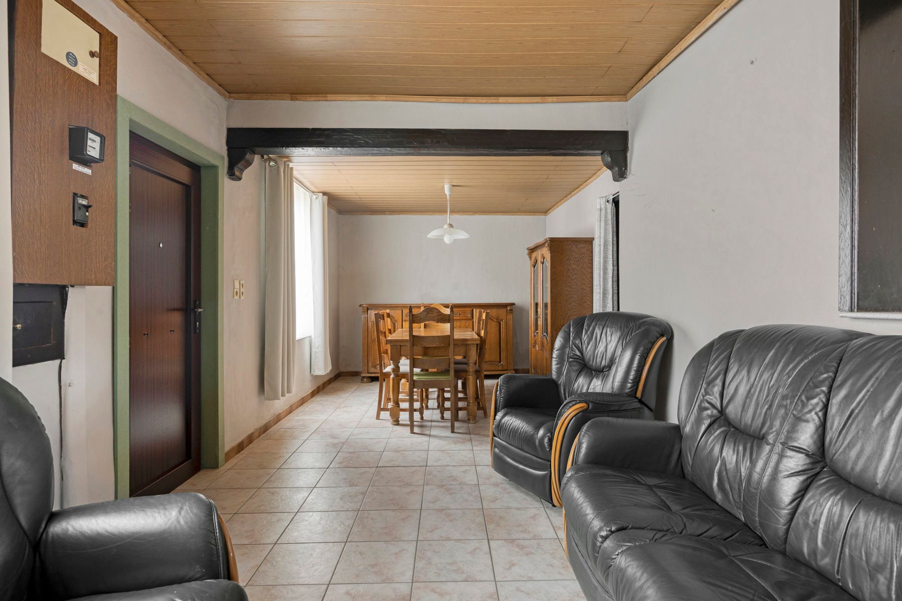 Charmante te renoveren woning met tuin foto 4
