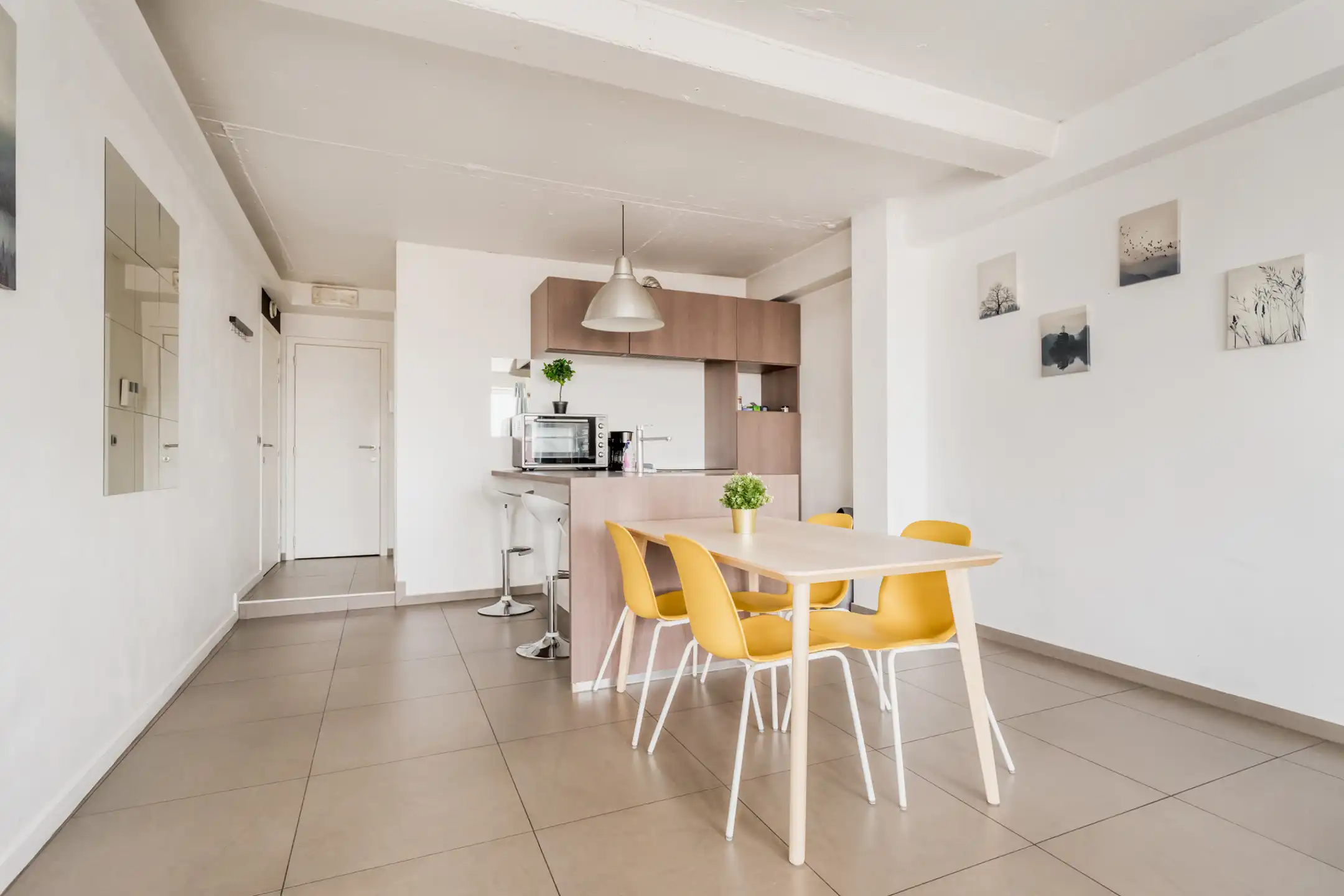 Instapklare opbrengsteigendom met 3 luxe Airbnb-units foto {{pictureIndex}}