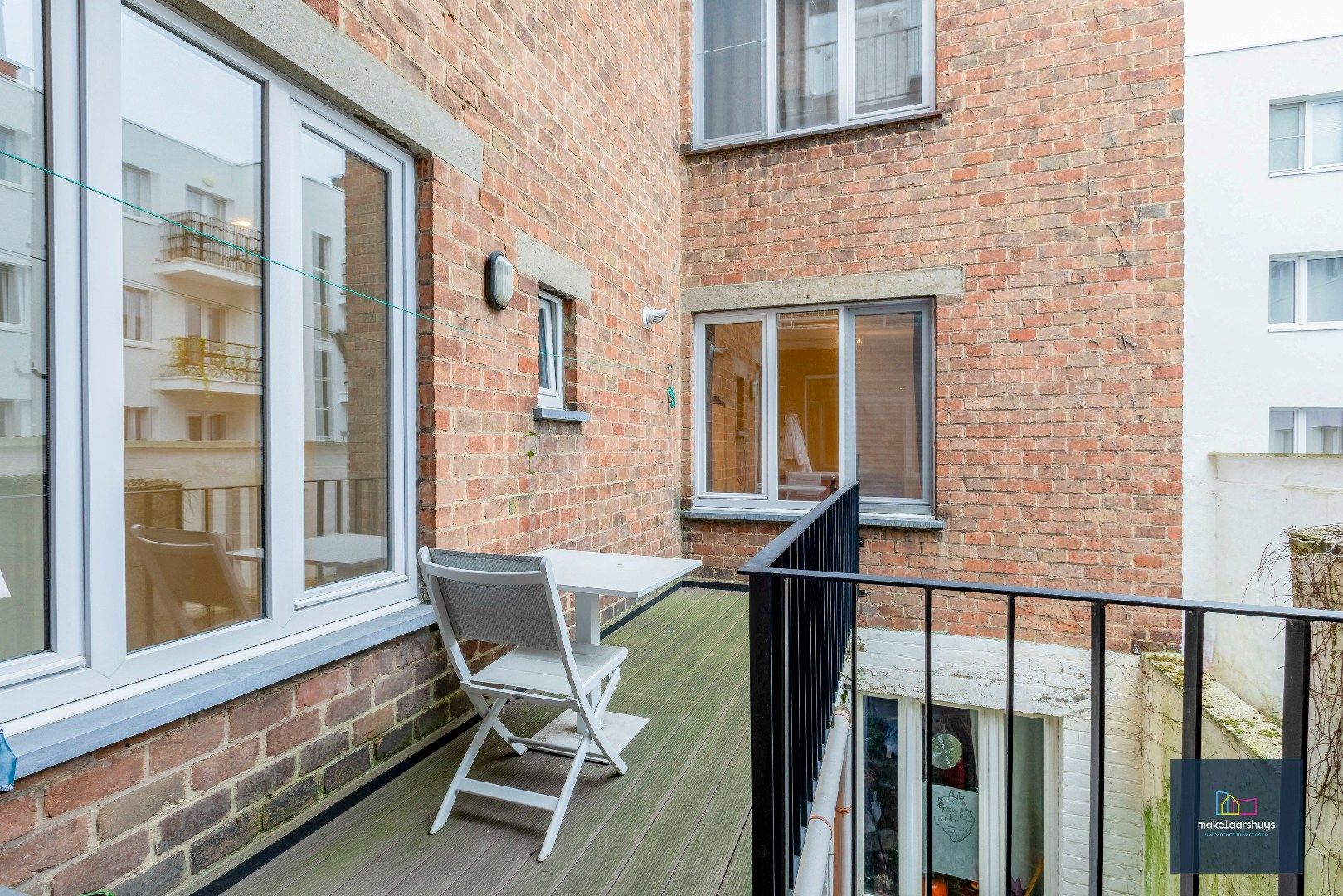 Mooi en centraal gelegen 2 slaapkamerappartement met terras en staanplaats foto 12