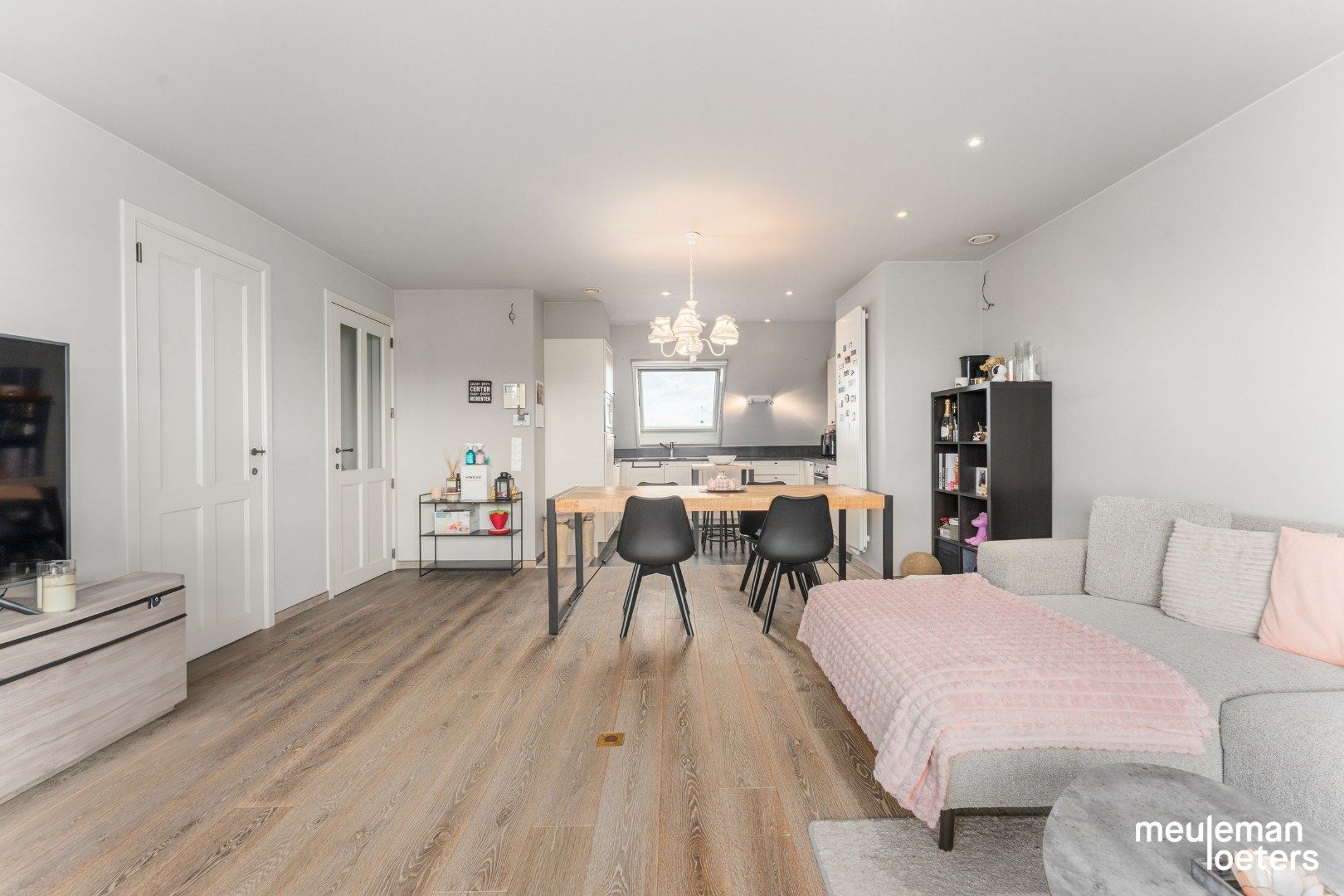 Lichtrijk duplexappartement met ruim terras en garage foto 5