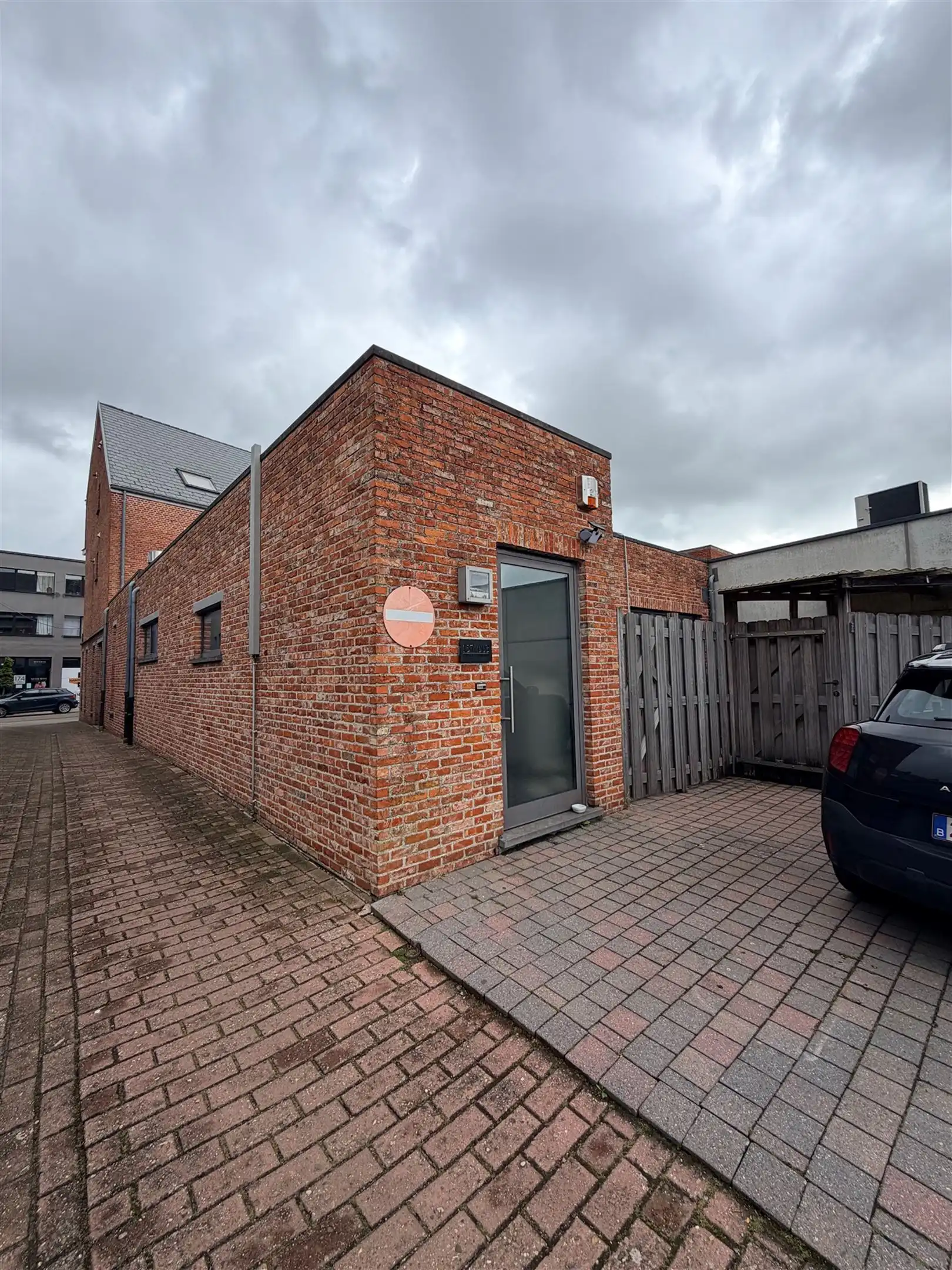 Handelsgelijkvloers, 3 appartementen en eigen parking!! foto 12