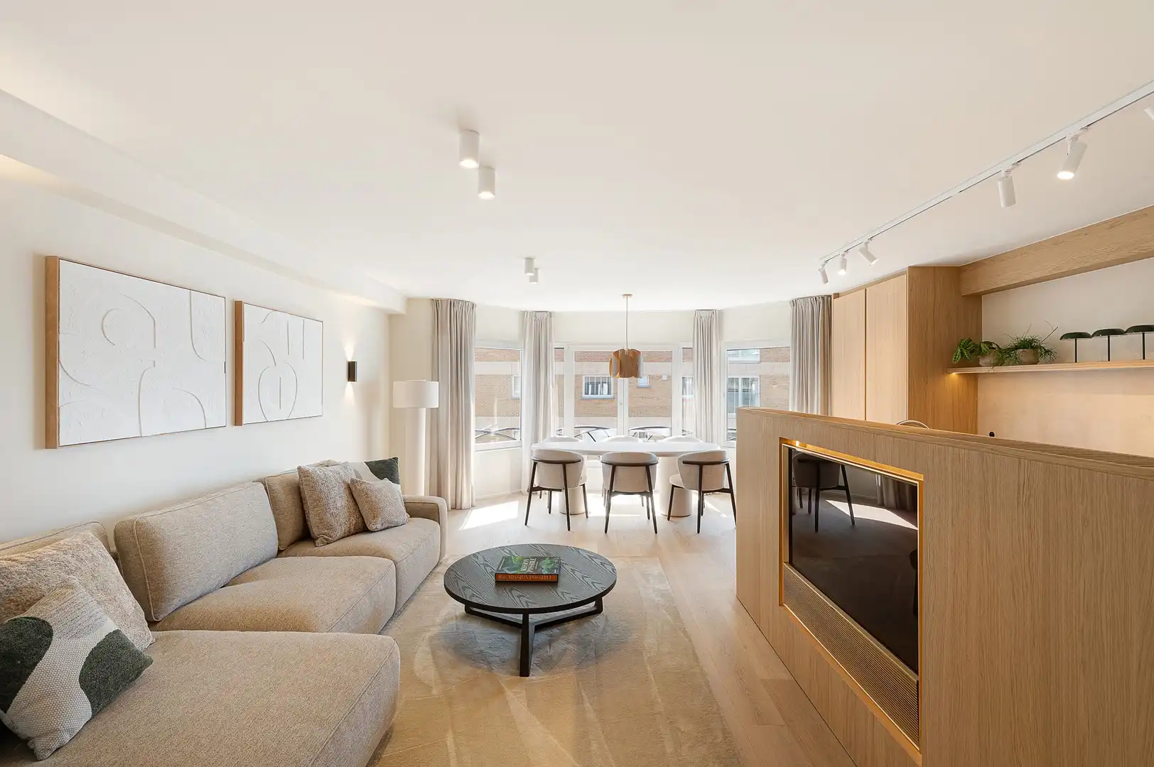 Gerenoveerd 3-slaapkamerappartement met frontaal zeezicht. foto 7