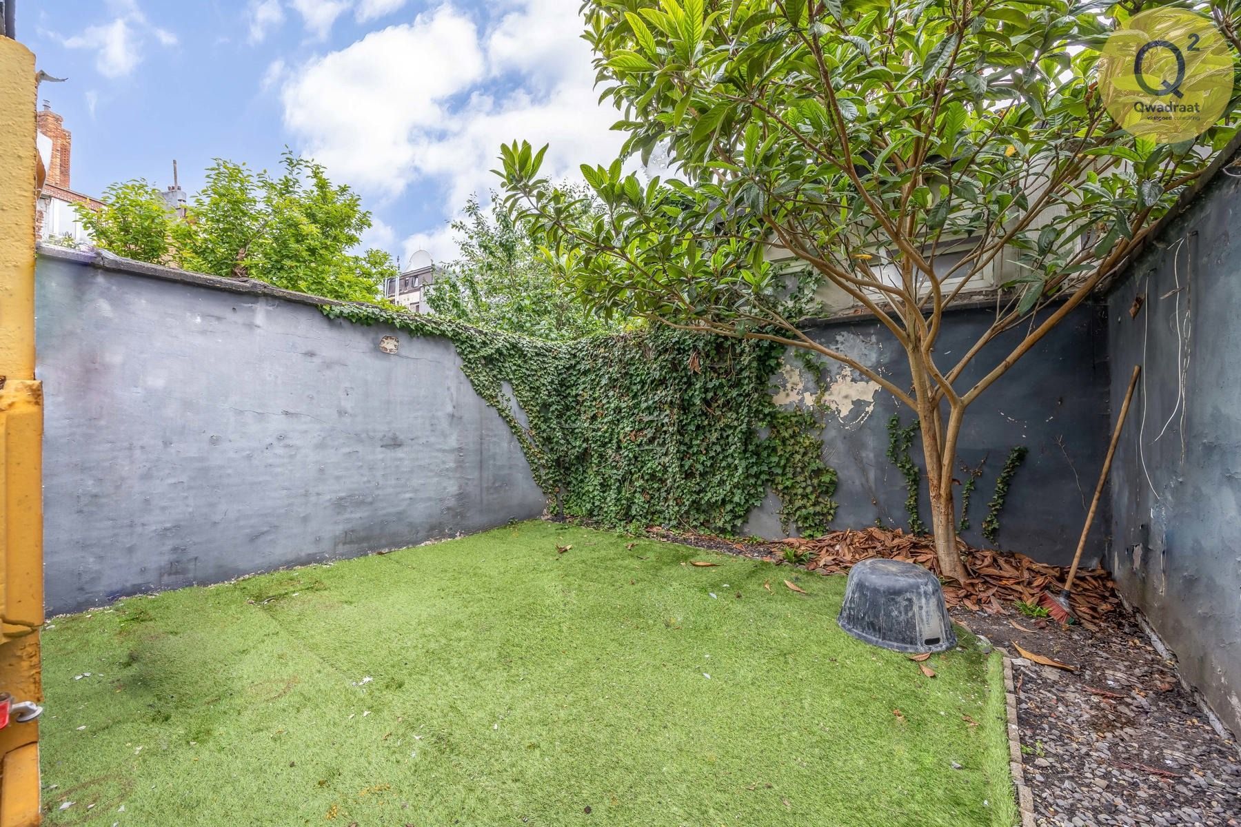 huis met 6 slpks, 2 badkamers, 2 keukens en stadstuintje foto 7