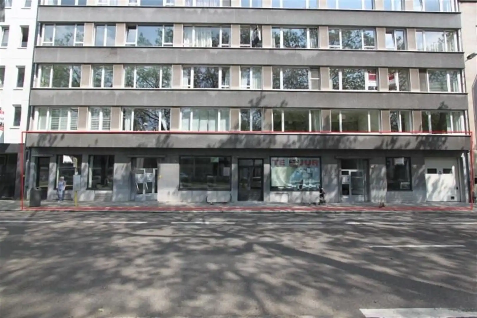 Gelijkvloers kantoor langs de Leien foto {{pictureIndex}}