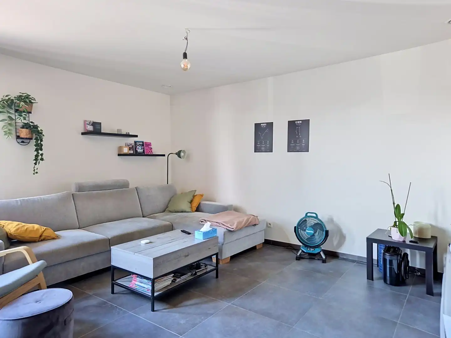 Modern appartement met 2 slaapkamer, terras en garage in Ursel foto {{pictureIndex}}