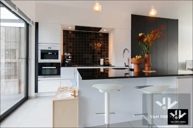 Knap ingericht, recent en lichtrijke woning met 3 ruime slpk en volledig omheinde tuin foto 6