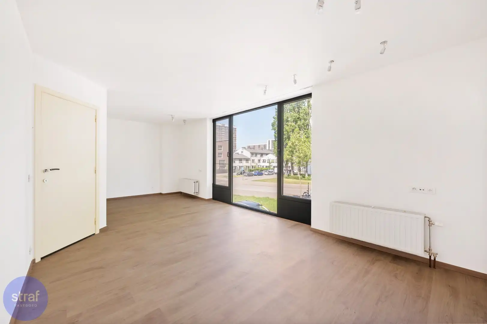 Ruim (en ook groot) huis op Linkeroever&nbsp;met praktijkruimte/ studio foto 14